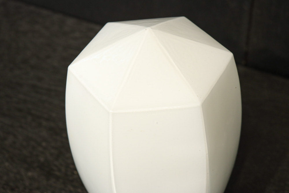 六角柱状のレトロ感溢れる天井直付け灯　DC7820