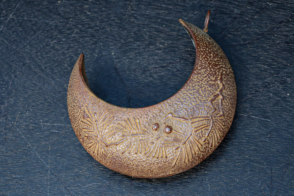 ご精算用】3匹のお猿さんのフックで三日月型の花器を吊るす鉄製花器