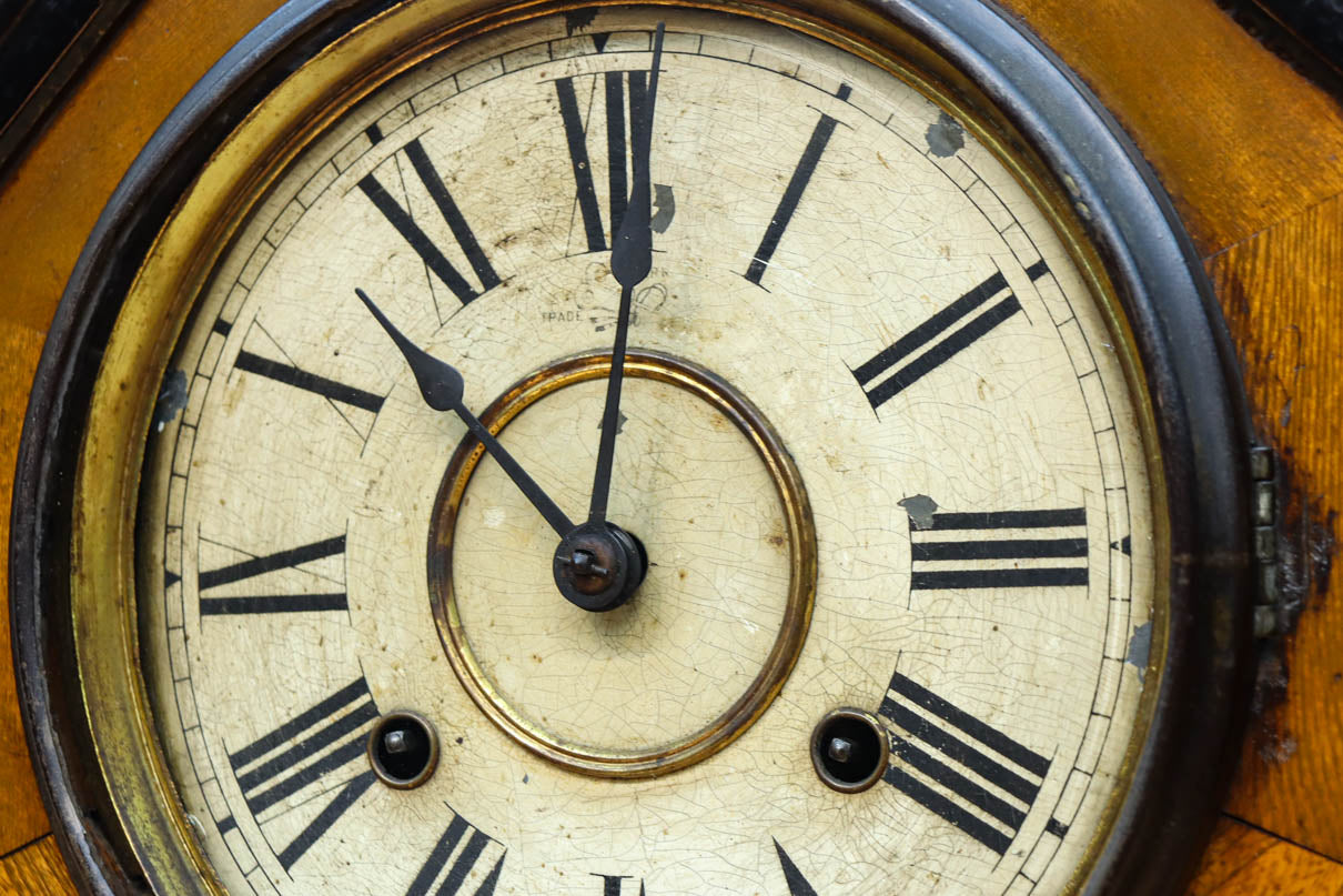 DC7839 ツートンカラーの色使いで上質感漂う振り子時計 【不動】 – 古