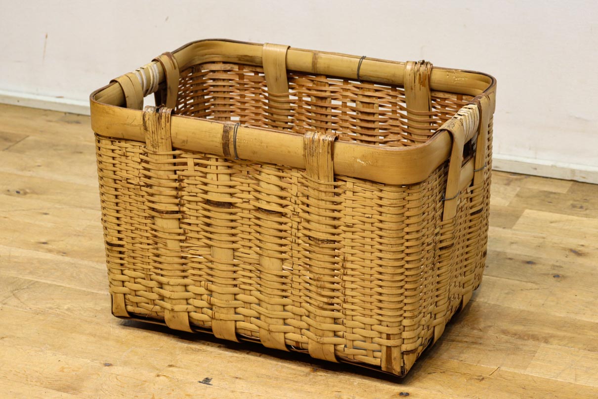 Antique tool (Bamboo woven basket) DC7841