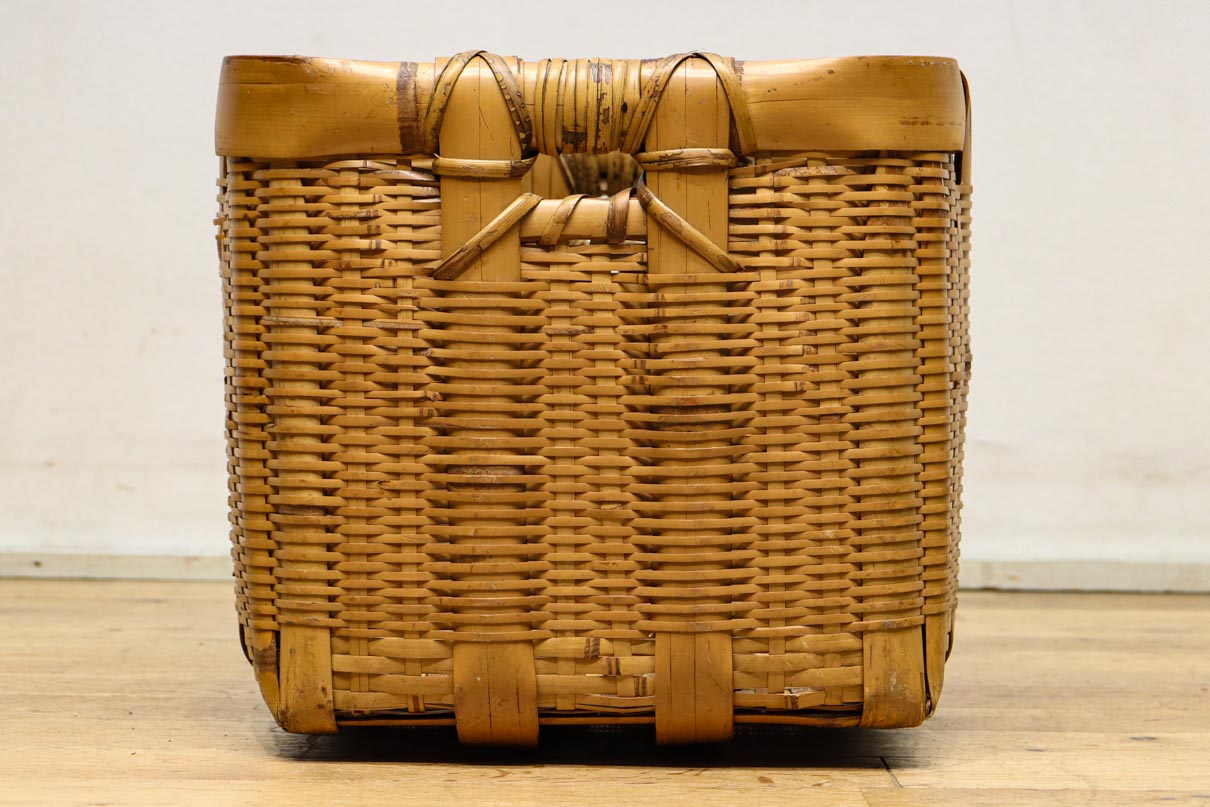 Antique tool (Bamboo woven basket) DC7842