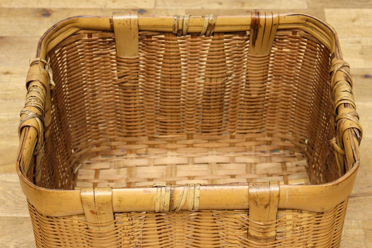 Antique tool (Bamboo woven basket) DC7842