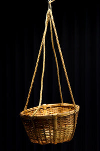 レトロな雰囲気ある竹編みの吊り丸カゴ　DC7843