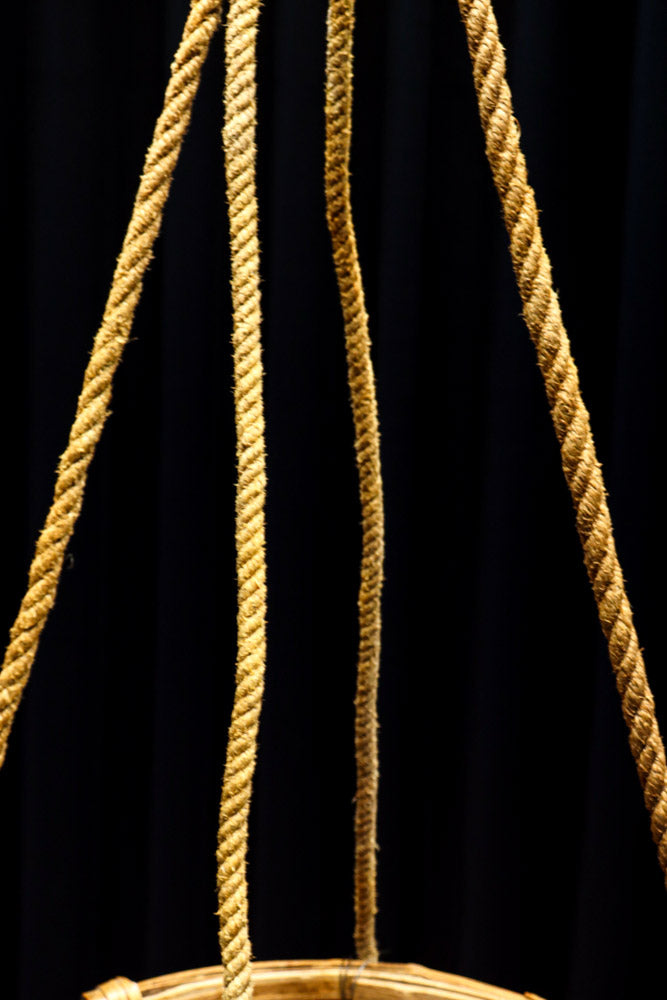 レトロな雰囲気ある竹編みの吊り丸カゴ　DC7843