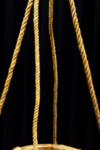 レトロな雰囲気ある竹編みの吊り丸カゴ　DC7843