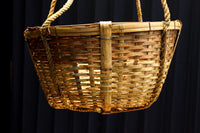 レトロな雰囲気ある竹編みの吊り丸カゴ　DC7843