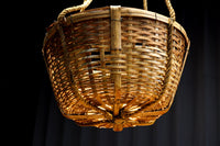 レトロな雰囲気ある竹編みの吊り丸カゴ　DC7843