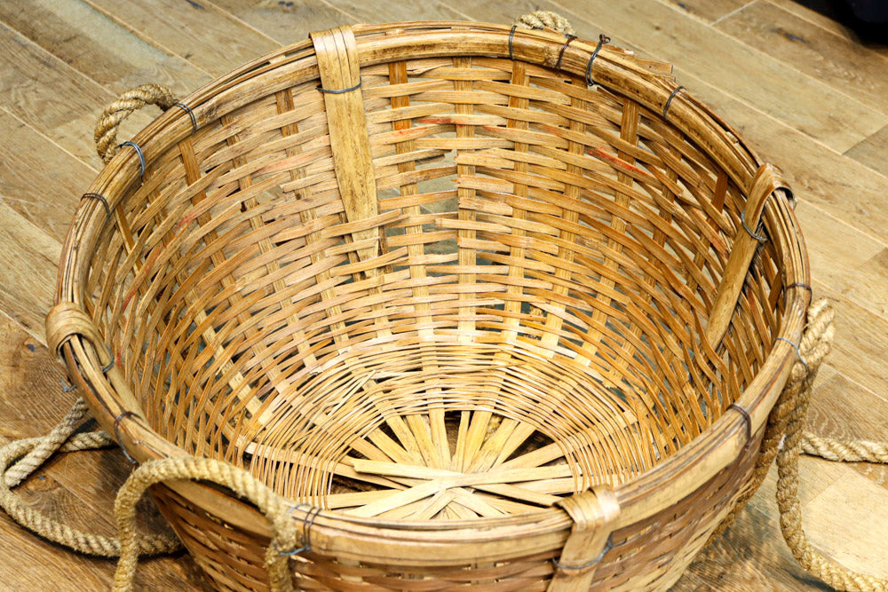 レトロな雰囲気ある竹編みの吊り丸カゴ　DC7843