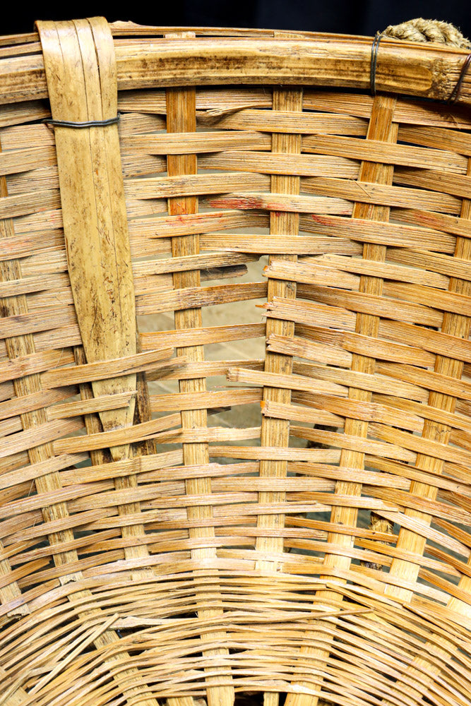 レトロな雰囲気ある竹編みの吊り丸カゴ　DC7843