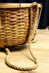 レトロな雰囲気ある竹編みの吊り丸カゴ　DC7843