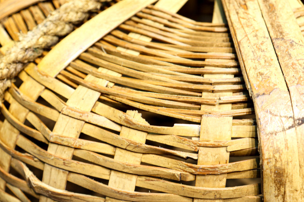 レトロな雰囲気ある竹編みの吊り丸カゴ　DC7843