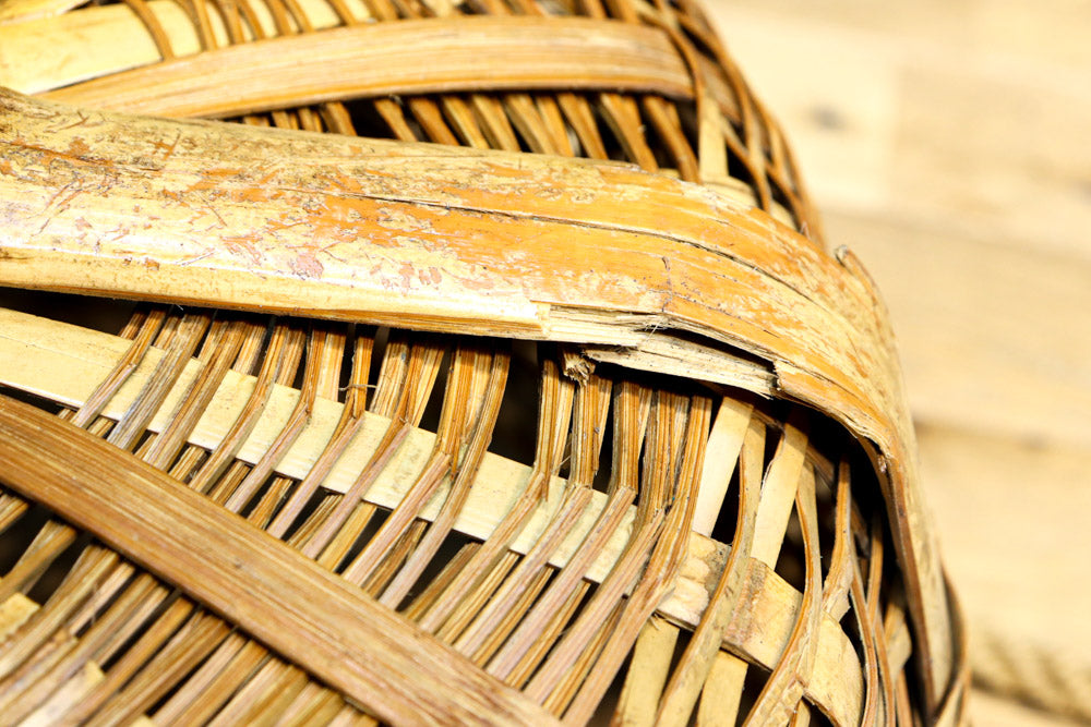 レトロな雰囲気ある竹編みの吊り丸カゴ　DC7843