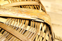 レトロな雰囲気ある竹編みの吊り丸カゴ　DC7843