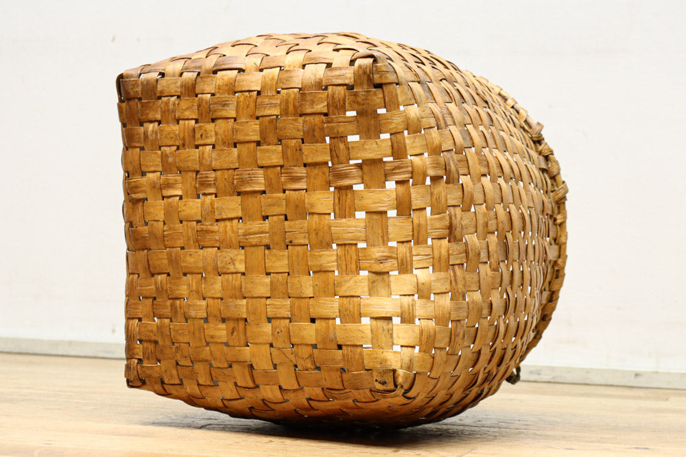 個性的なシルエットの丸カゴ　DC7844