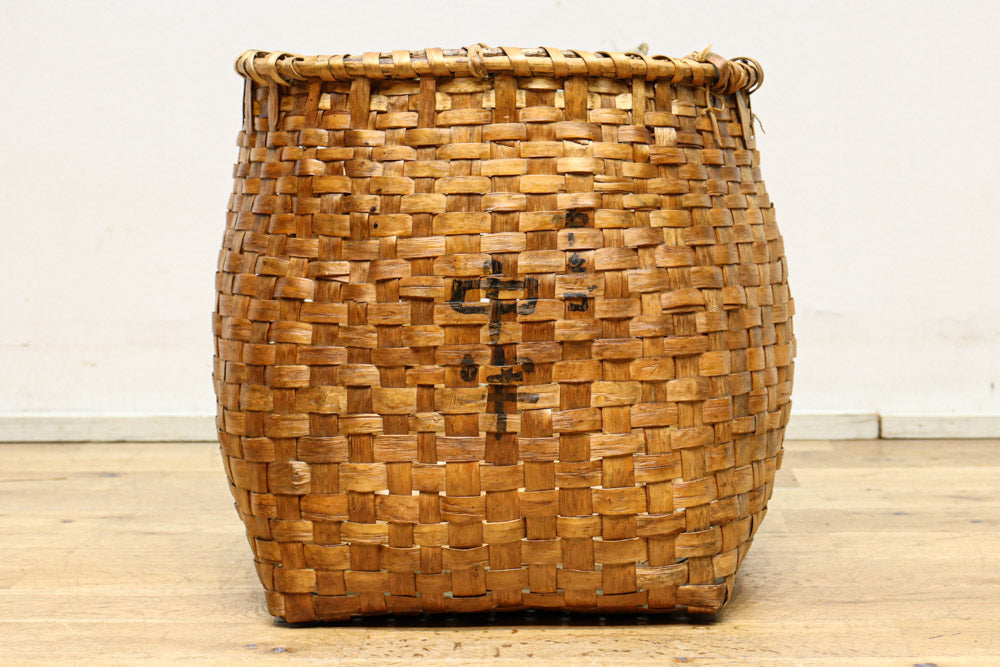 個性的なシルエットの丸カゴ　DC7844