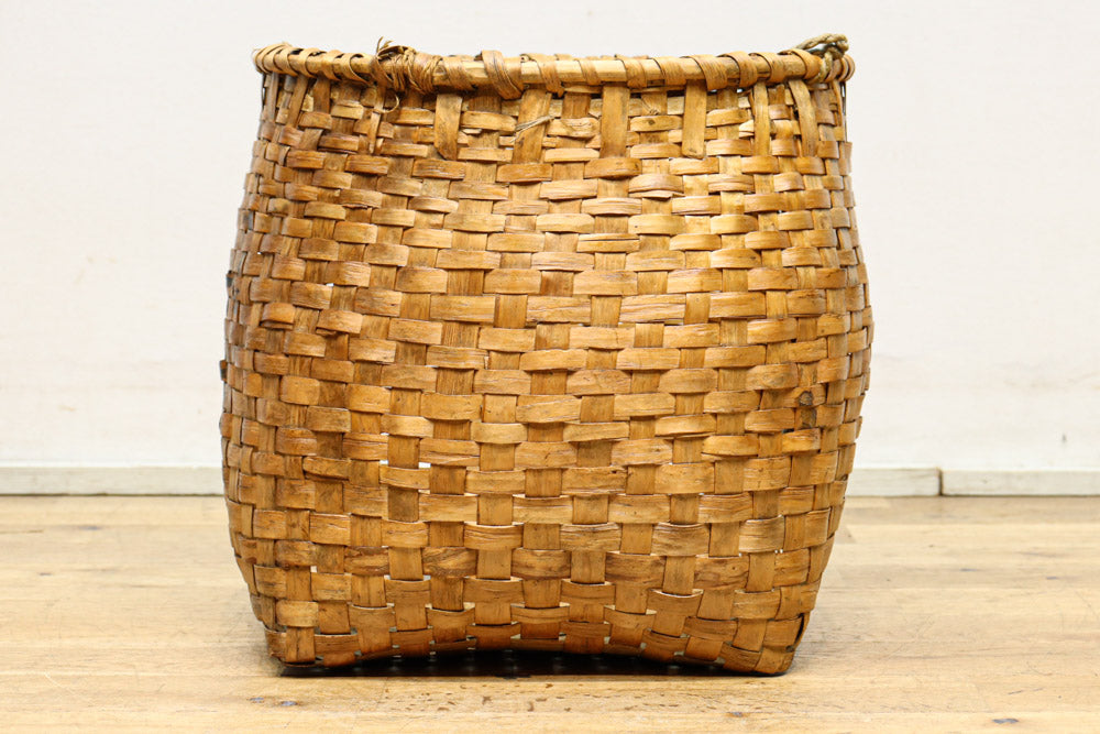 個性的なシルエットの丸カゴ　DC7844