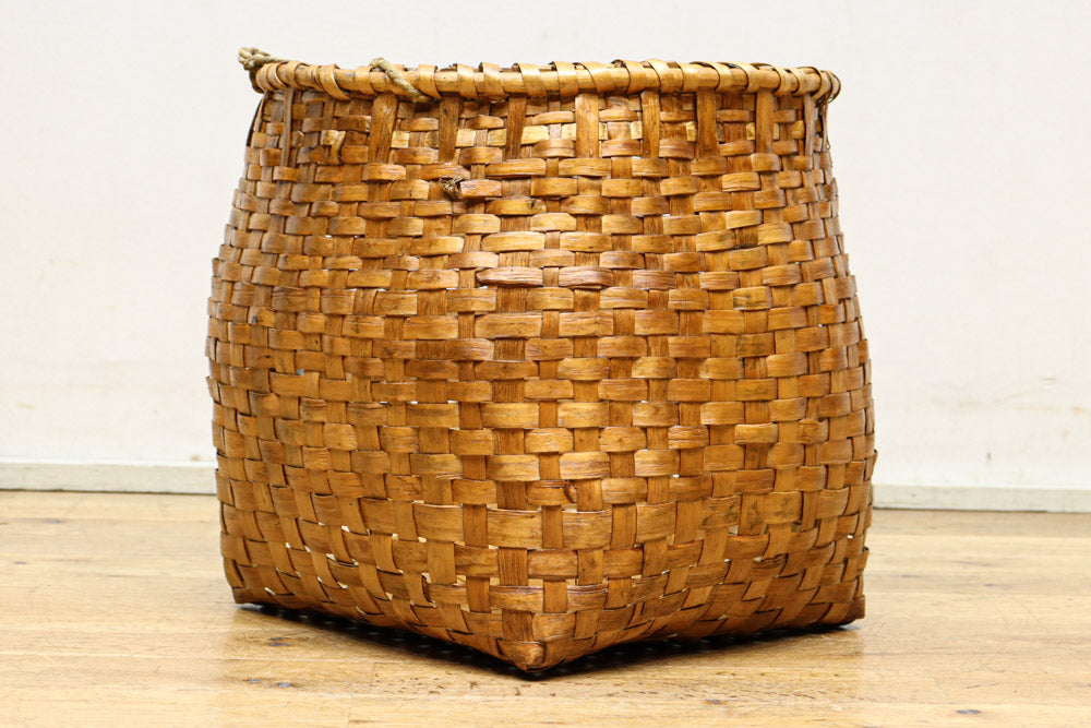 個性的なシルエットの丸カゴ　DC7844