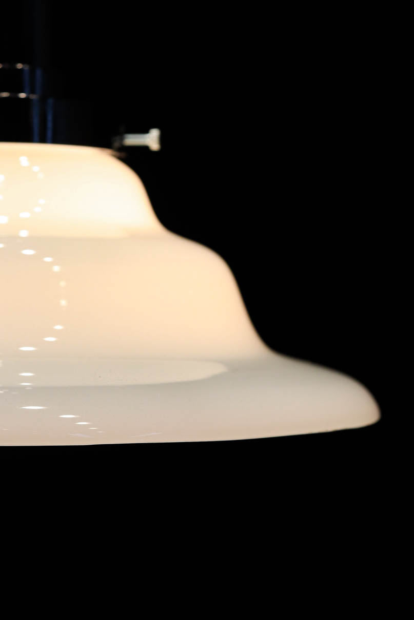 柔らかなシルエットで温かみのある電笠　DC7848