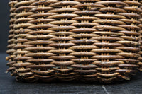 艶みを重ねた色彩のアケビ編みのカゴ　DC7865