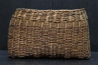 艶みを重ねた色彩のアケビ編みのカゴ　DC7865