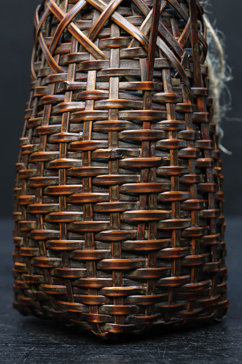 深い色彩で落ち着きのある小さな持ち手付き花カゴ　DC7869