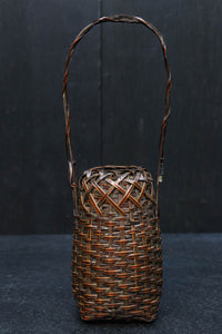 深い色彩で落ち着きのある小さな持ち手付き花カゴ　DC7869