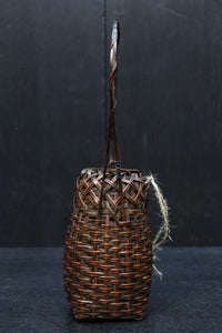 深い色彩で落ち着きのある小さな持ち手付き花カゴ　DC7869