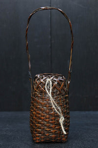 深い色彩で落ち着きのある小さな持ち手付き花カゴ　DC7869