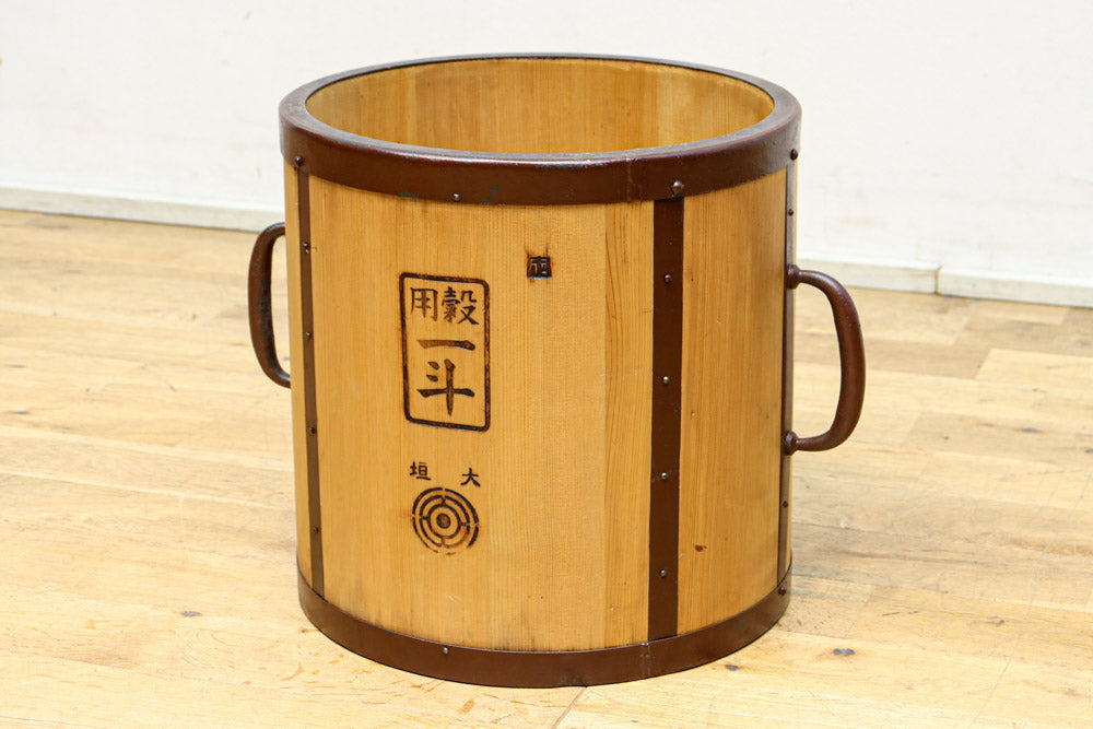 時代を重ねた風合い溢れる一斗マス　DC7881ghij　在庫(g:1 h:0 i:1 j:0)個