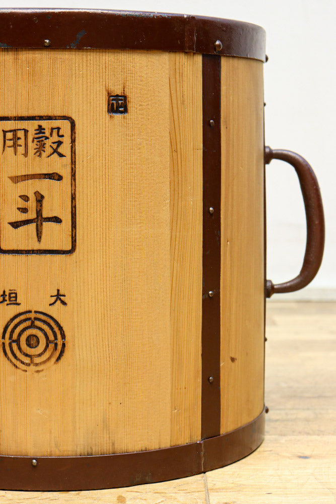 時代を重ねた風合い溢れる一斗マス　DC7881ghij　在庫(g:1 h:0 i:1 j:0)個