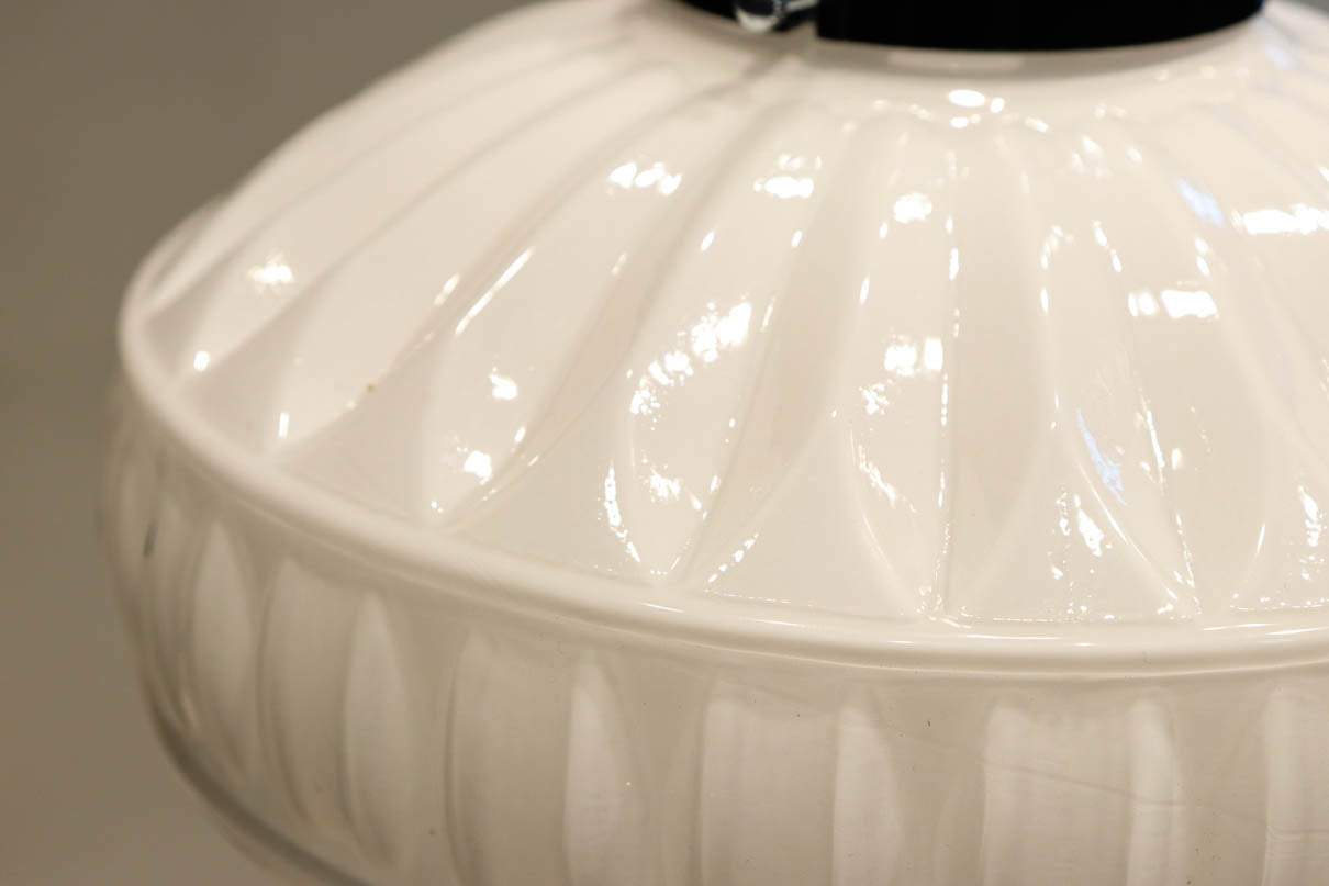 モダンなプレス模様がお洒落な電笠　DC7896