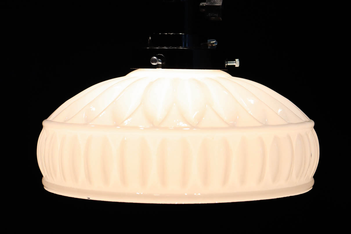 モダンなプレス模様がお洒落な電笠　DC7896