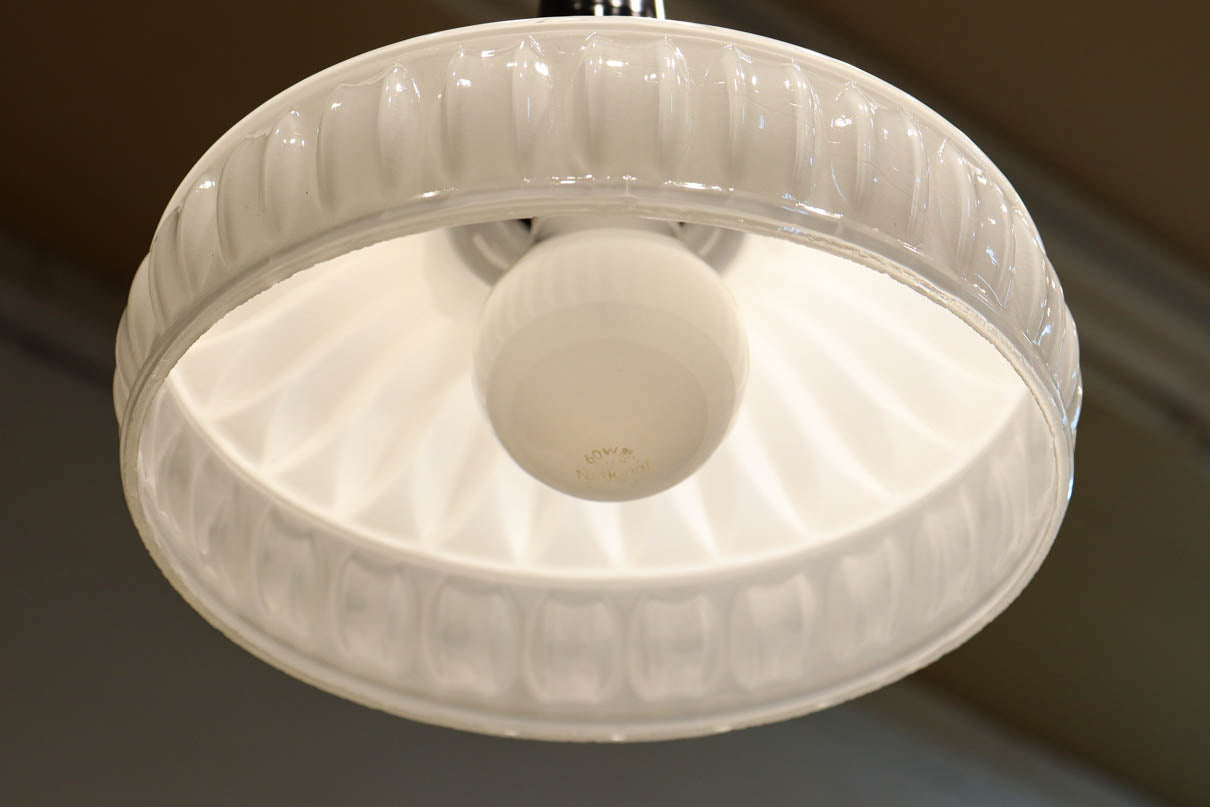 モダンなプレス模様がお洒落な電笠　DC7896