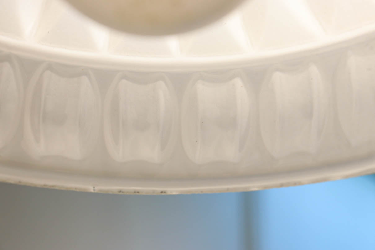 モダンなプレス模様がお洒落な電笠　DC7896