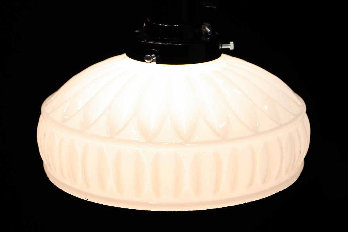 モダンなプレス模様がお洒落な電笠　DC7896