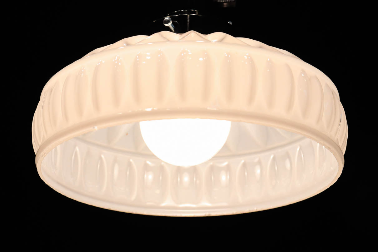 モダンなプレス模様がお洒落な電笠　DC7896