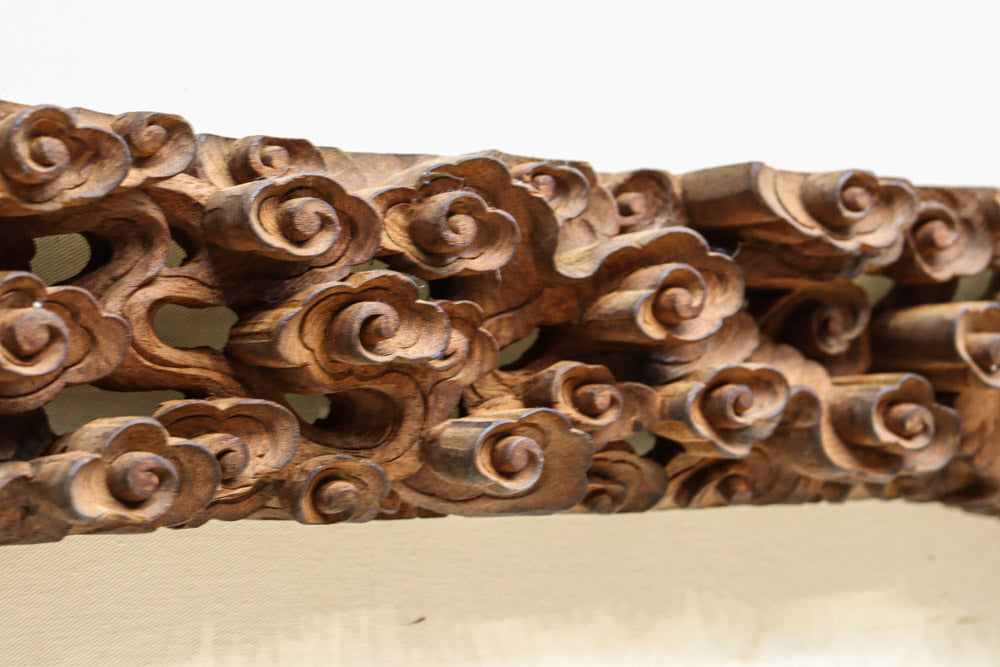 二人の天女が穏やかに空を舞う姿を描く彫刻飾り　DC7905