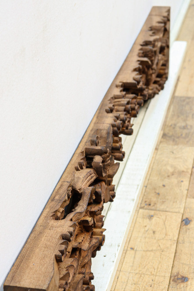 二人の天女が穏やかに空を舞う姿を描く彫刻飾り　DC7905