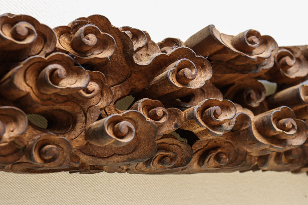 二人の天女が穏やかに空を舞う姿を描く彫刻飾り　DC7905