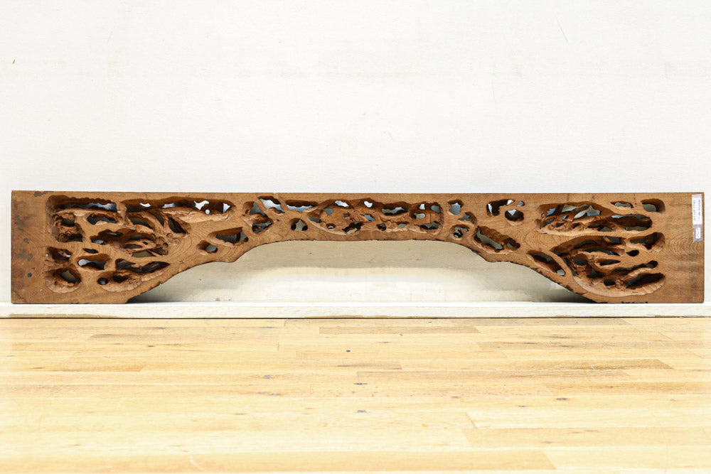 二人の天女が穏やかに空を舞う姿を描く彫刻飾り　DC7905