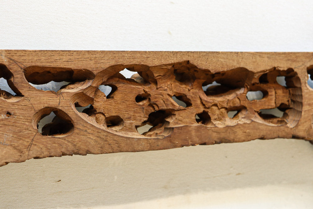 二人の天女が穏やかに空を舞う姿を描く彫刻飾り　DC7905