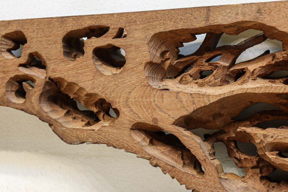 二人の天女が穏やかに空を舞う姿を描く彫刻飾り　DC7905