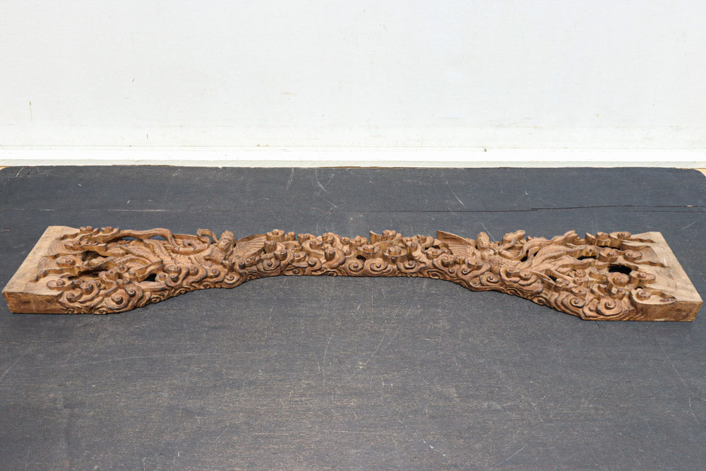 二人の天女が穏やかに空を舞う姿を描く彫刻飾り　DC7905