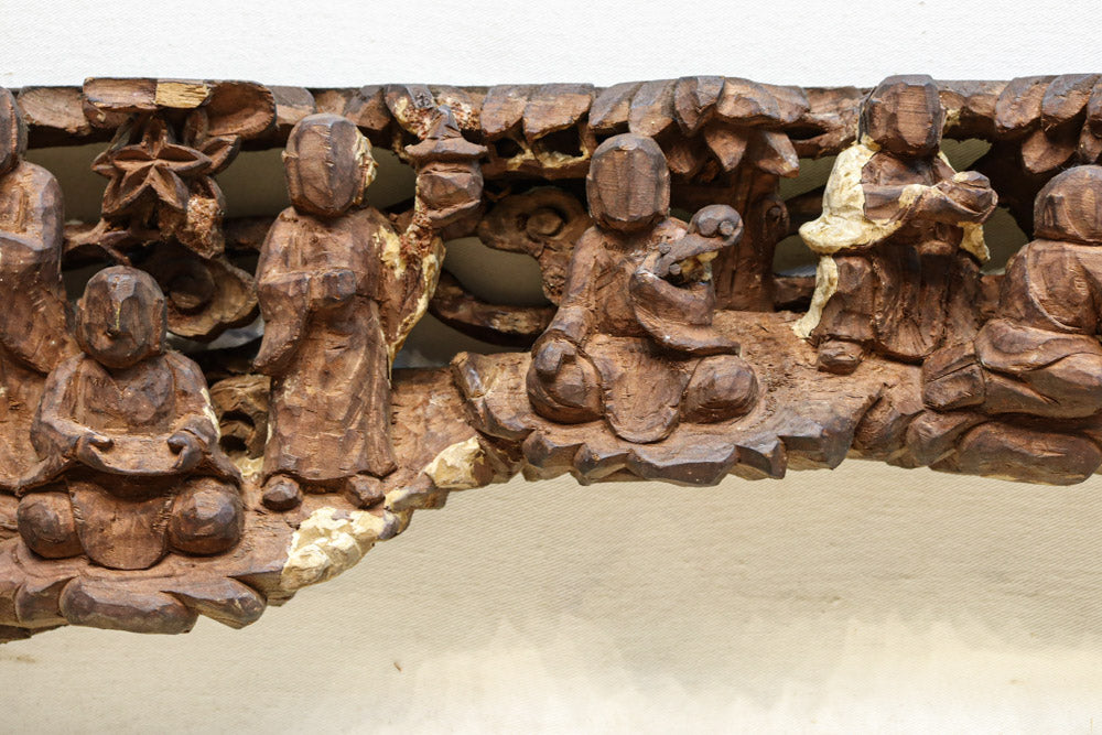 14人のお坊さんの交流会を細やかに描いた彫刻飾り　DC7906