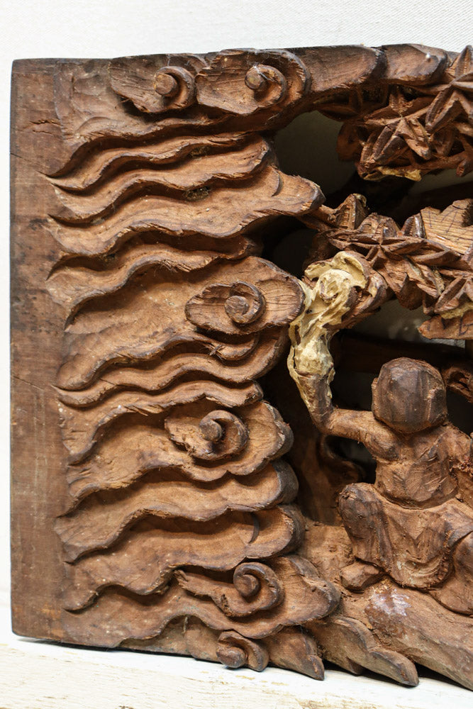 14人のお坊さんの交流会を細やかに描いた彫刻飾り　DC7906