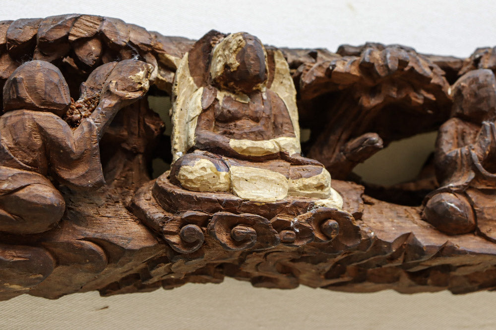 14人のお坊さんの交流会を細やかに描いた彫刻飾り　DC7906