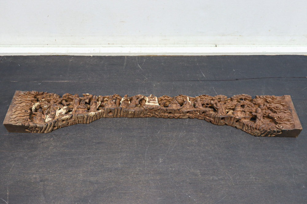 14人のお坊さんの交流会を細やかに描いた彫刻飾り　DC7906