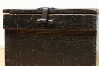 古色の風合いに時代を重ねた風格が漂う銭箱　DC7907