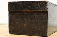 古色の風合いに時代を重ねた風格が漂う銭箱　DC7907