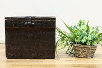 古色の風合いに時代を重ねた風格が漂う銭箱　DC7907